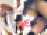 【再販】コンビニでバレながらも撮ったセーラー学生の尻に食い込むエロ過ぎたピチピチ白パンツ盗撮動画